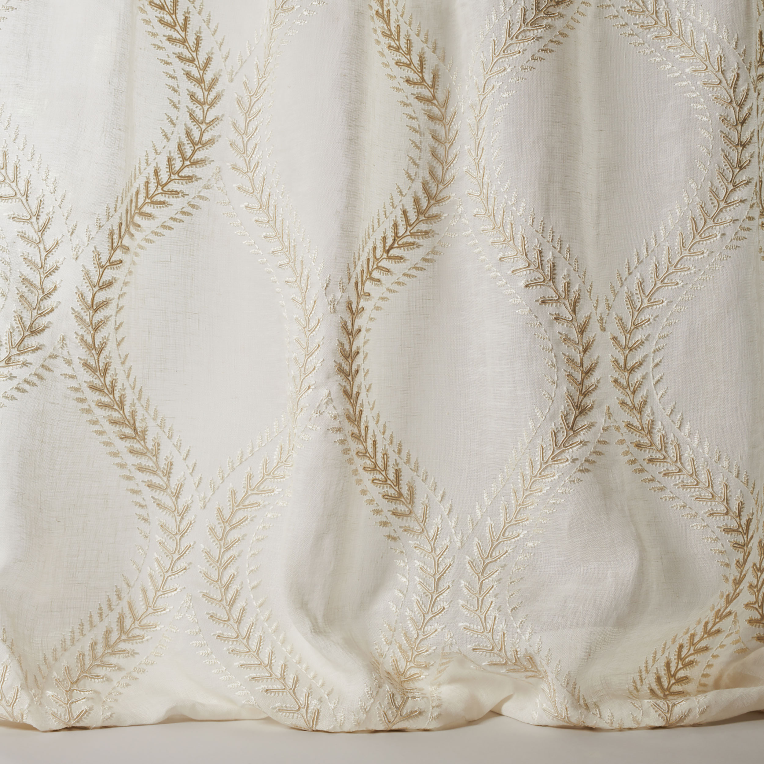 Oberon Fabric in Ivory by Colefax and Fowler